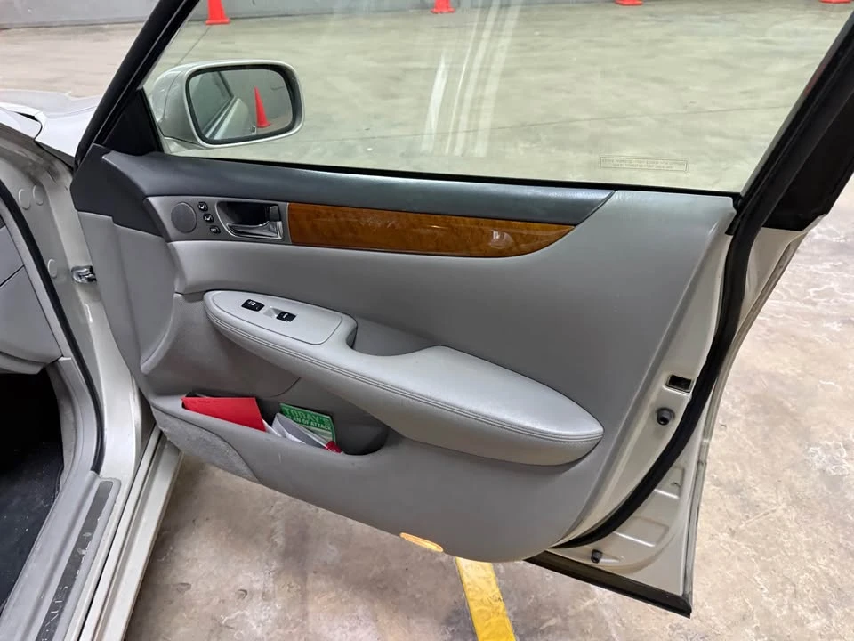 2005 Lexus ES 4th Gen - Image 5 of 8