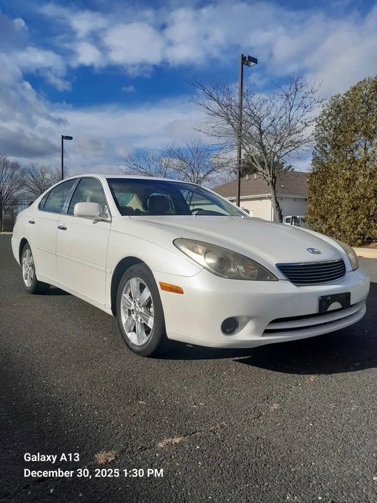 2005 Lexus ES 3rd Gen - Image 2 of 18