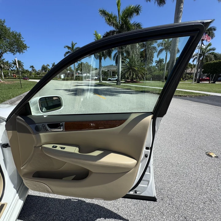 2005 Lexus ES 3rd Gen - Image 16 of 21