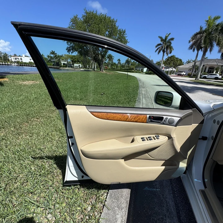 2005 Lexus ES 3rd Gen - Image 13 of 21
