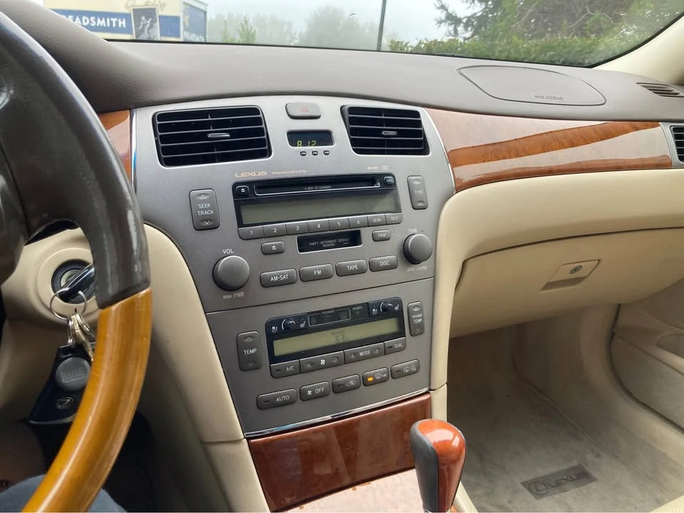 2005 Lexus ES 4th Gen - Image 2 of 2