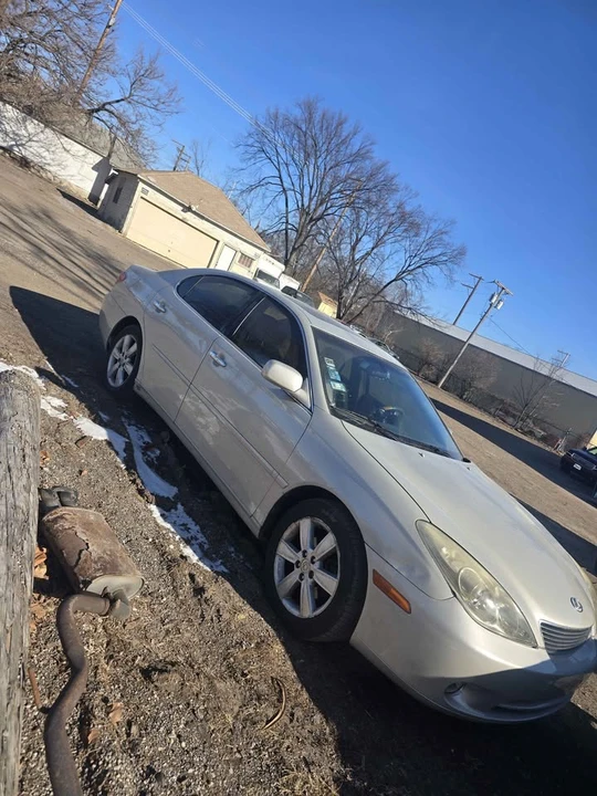2005 Lexus ES 4th Gen - Image 13 of 15