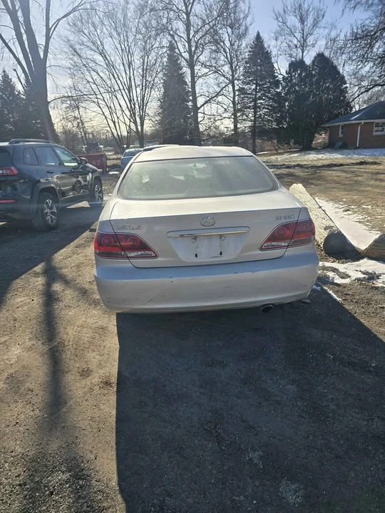 2005 Lexus ES 4th Gen - Image 12 of 15