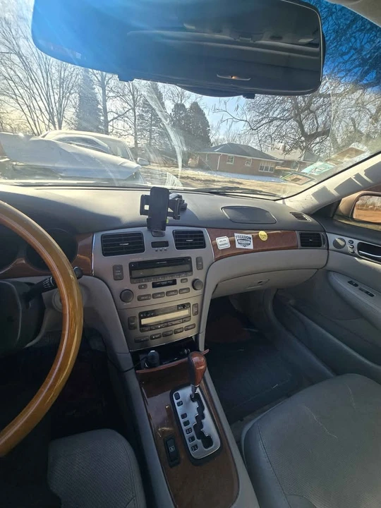 2005 Lexus ES 4th Gen - Image 4 of 15