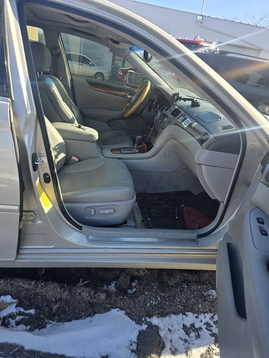 2005 Lexus ES 4th Gen - Image 11 of 15