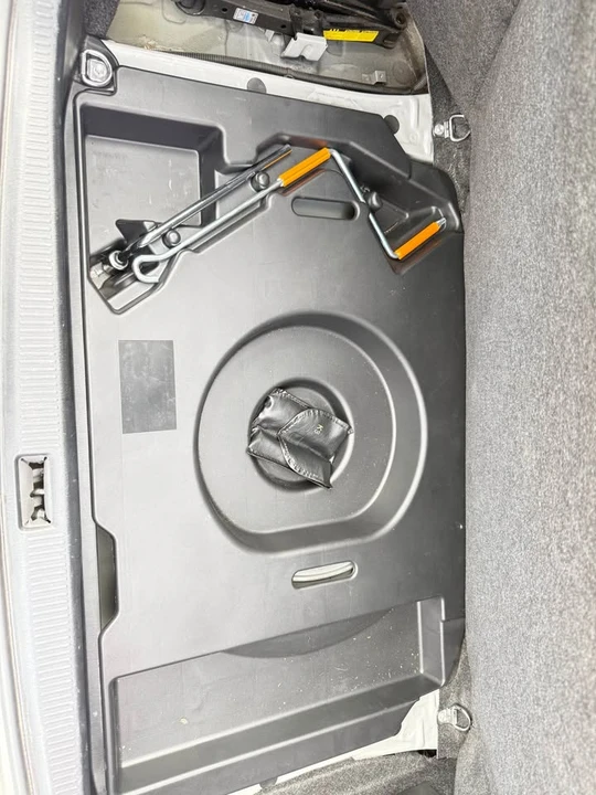 2005 Lexus GS 2nd Gen - Image 14 of 16