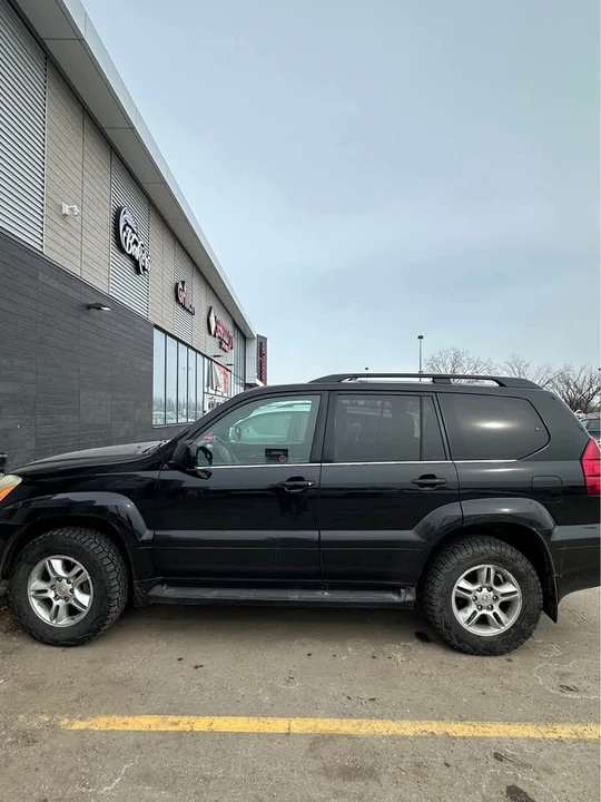 2005 Lexus GX 1st Gen - Image 4 of 6