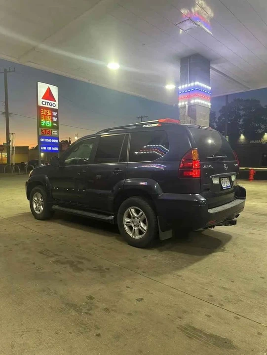 2005 Lexus GX 1st Gen - Image 3 of 9