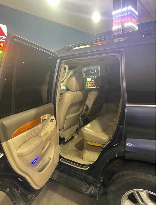 2005 Lexus GX 1st Gen - Image 5 of 9