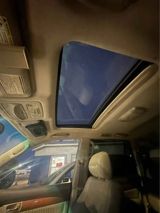 2005 Lexus GX 1st Gen - Image 2 of 9