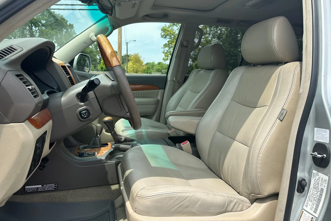 2005 Lexus GX 1st Gen - Image 29 of 31