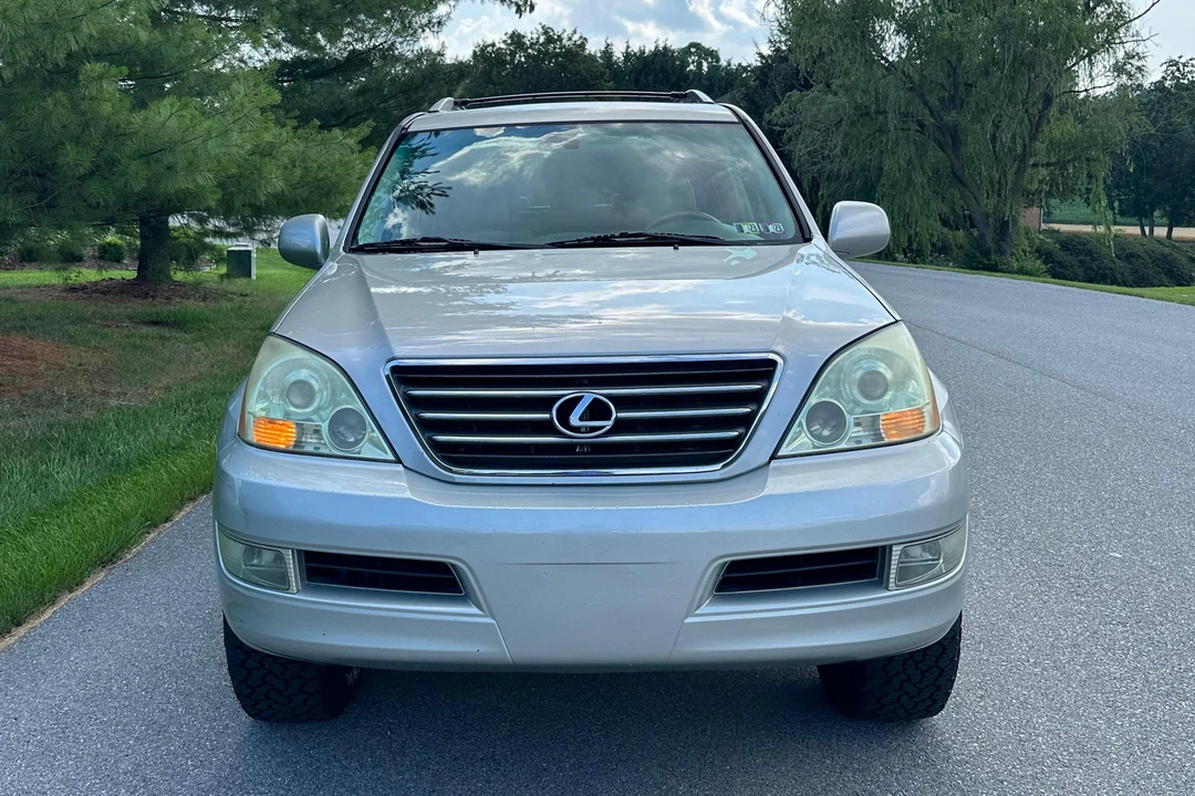 2005 Lexus GX 1st Gen - Image 2 of 31