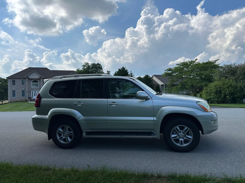 2005 Lexus GX 1st Gen - Image 16 of 31