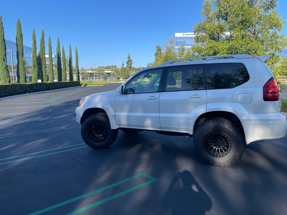2005 Lexus GX 1st Gen - Image 11 of 31