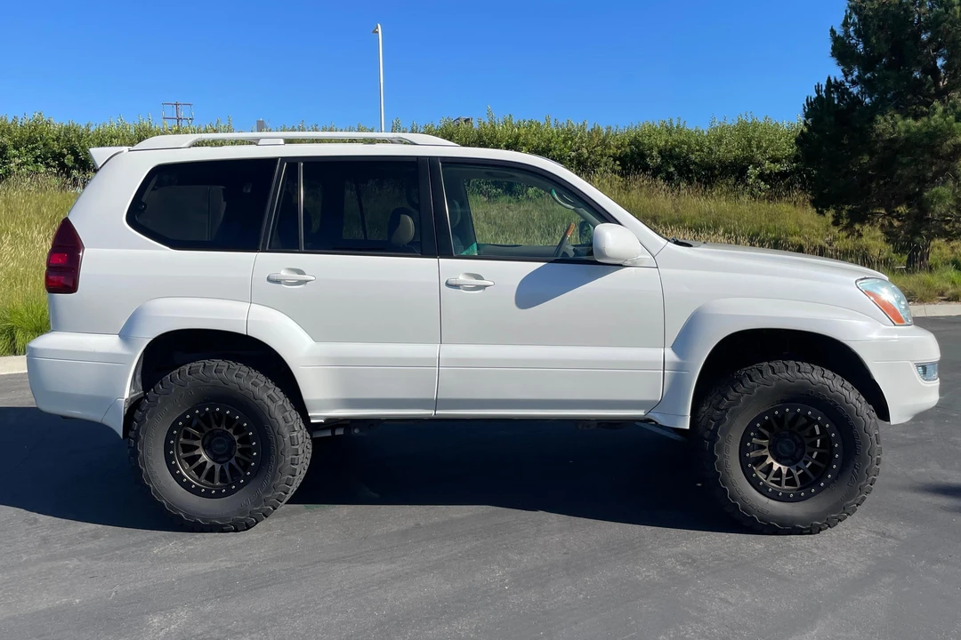 2005 Lexus GX 1st Gen - Image 3 of 31