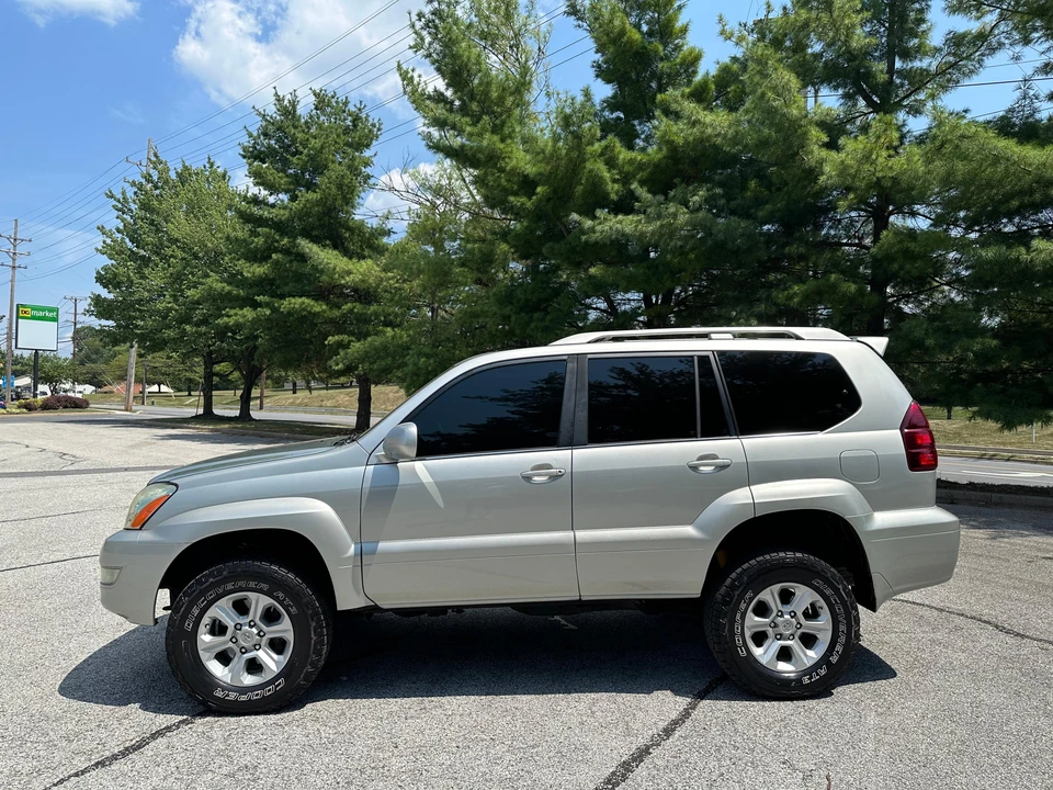 2005 Lexus GX 1st Gen - Image 21 of 31