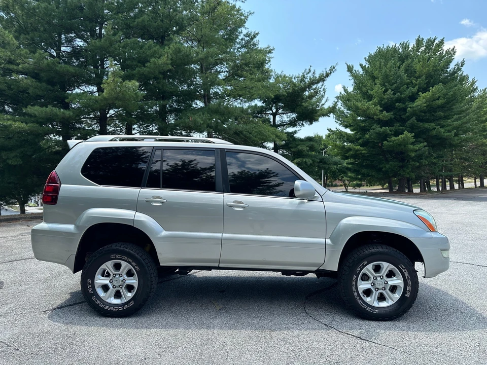 2005 Lexus GX 1st Gen - Image 28 of 31