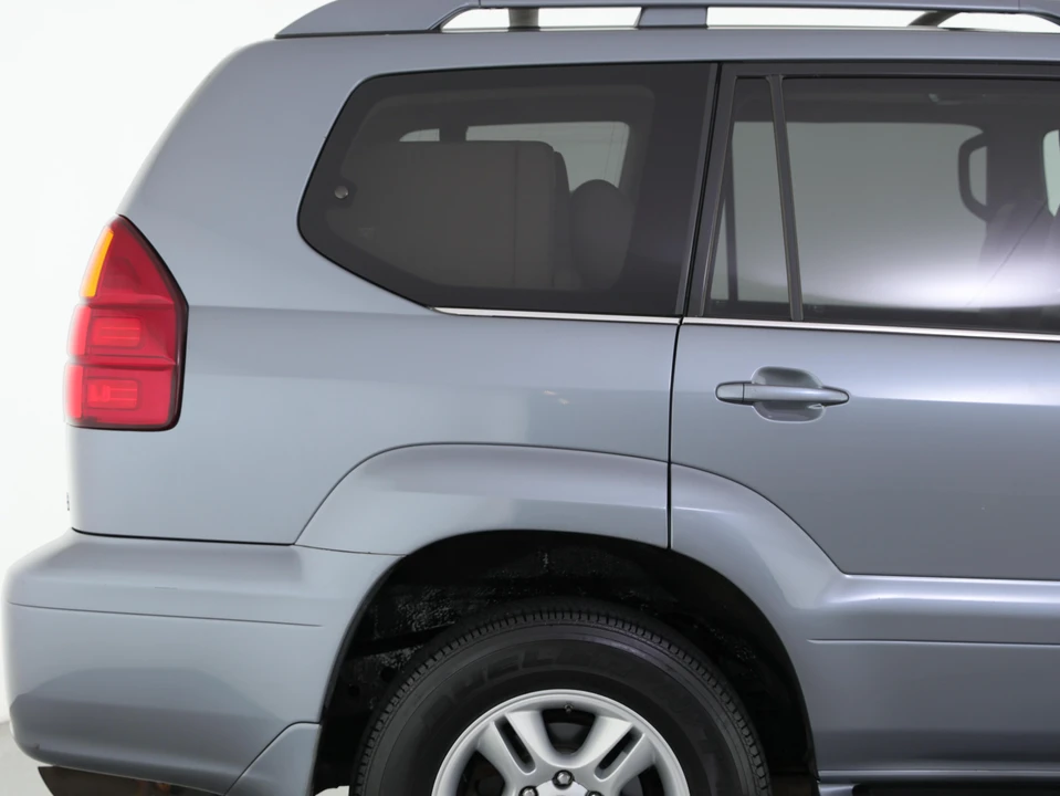 2005 Lexus GX 1st Gen - Image 25 of 31