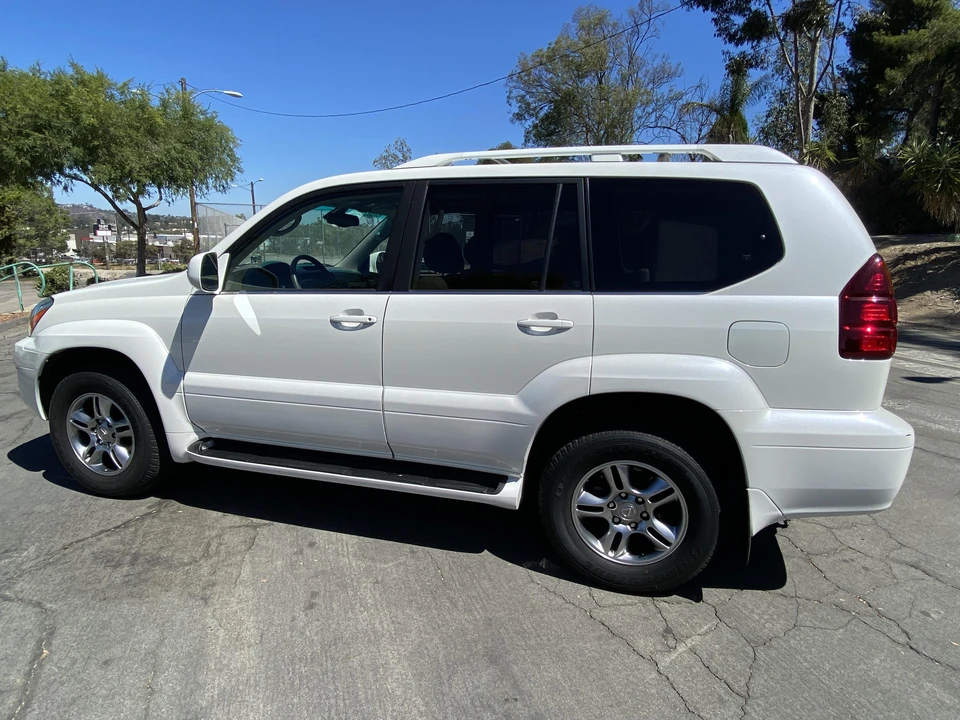 2005 Lexus GX 1st Gen - Image 12 of 31
