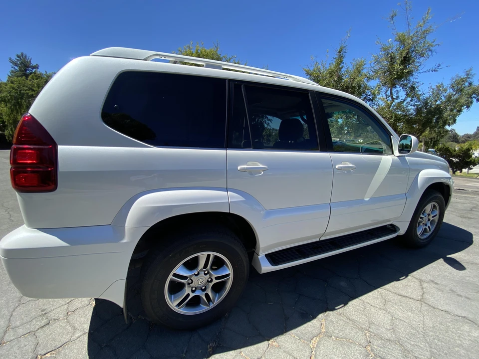 2005 Lexus GX 1st Gen - Image 21 of 31