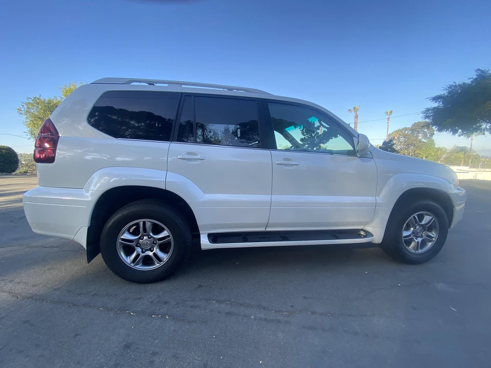 2005 Lexus GX 1st Gen - Image 23 of 31