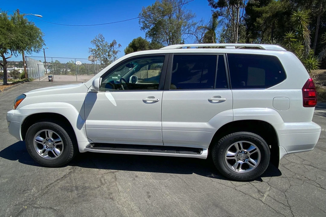 2005 Lexus GX 1st Gen - Image 3 of 31