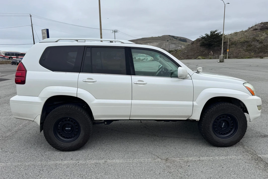 2005 Lexus GX 1st Gen - Image 3 of 31