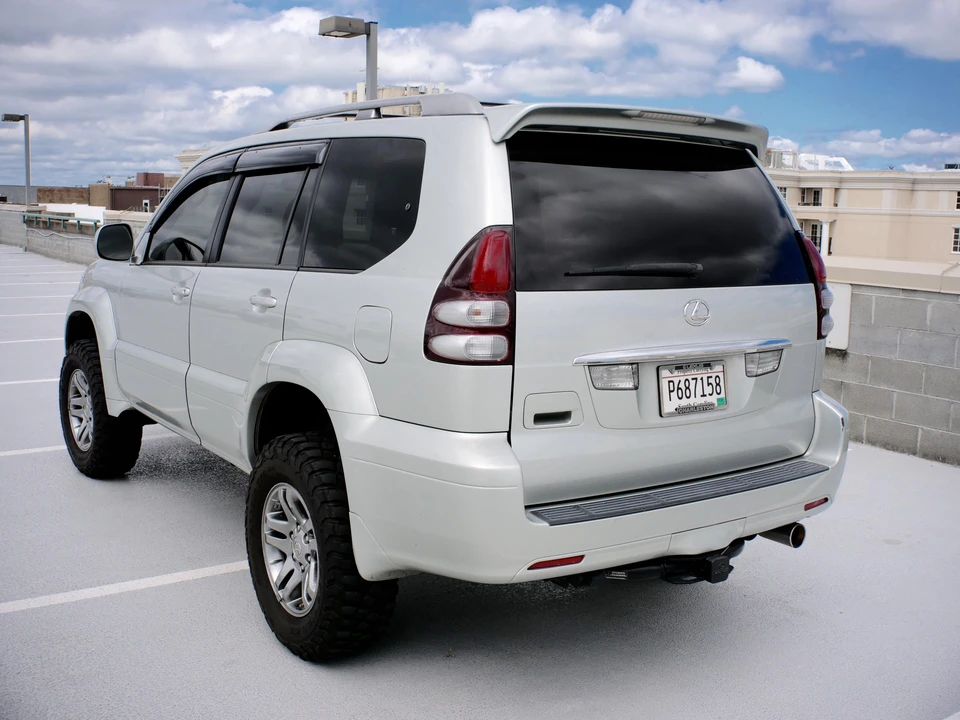 2005 Lexus GX 1st Gen - Image 10 of 22