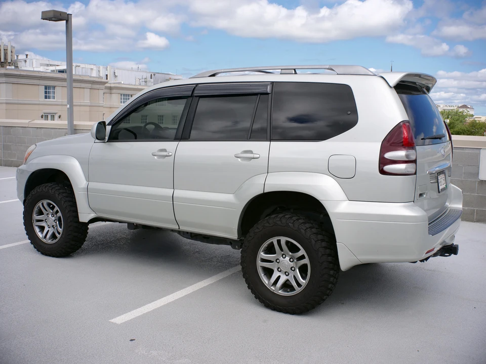 2005 Lexus GX 1st Gen - Image 9 of 22