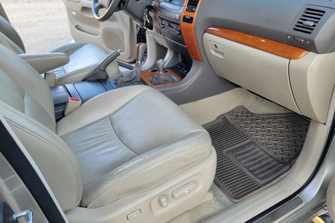 2005 Lexus GX 1st Gen - Image 22 of 31