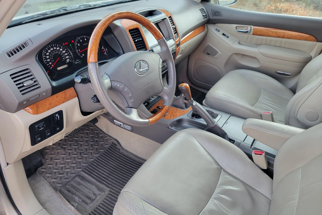 2005 Lexus GX 1st Gen - Image 21 of 31