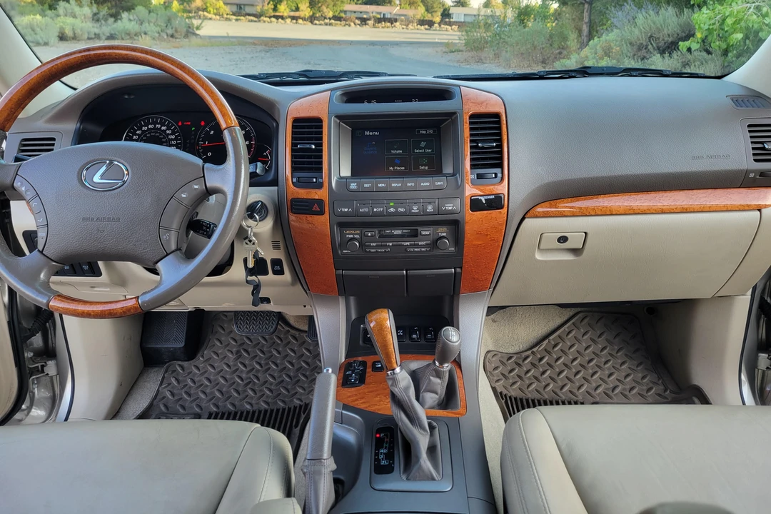 2005 Lexus GX 1st Gen - Image 23 of 31