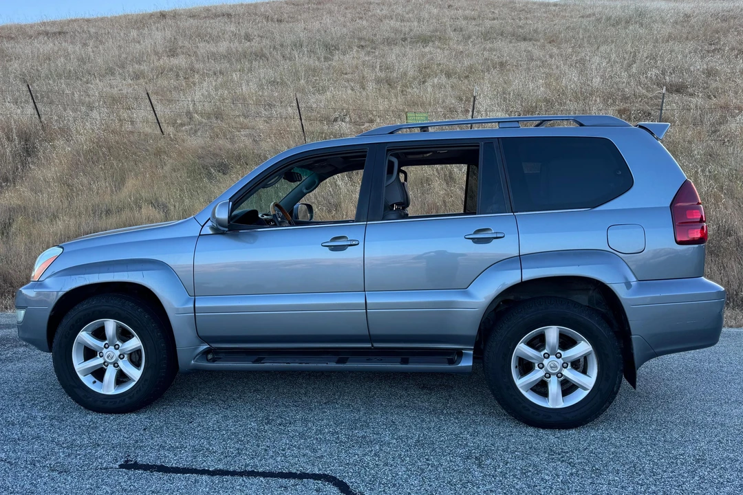 2005 Lexus GX 1st Gen - Image 3 of 31