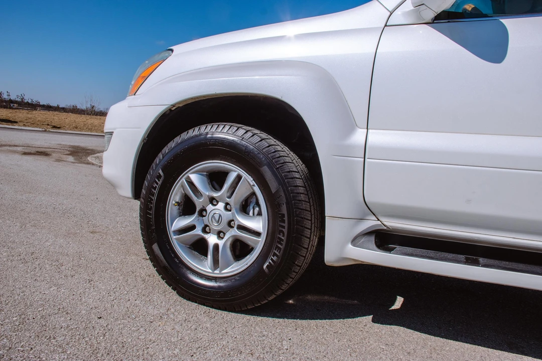 2005 Lexus GX 1st Gen - Image 25 of 31