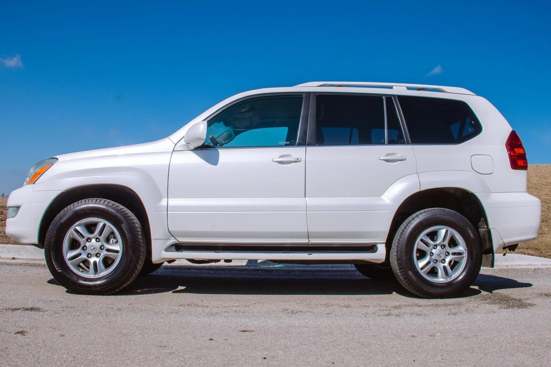 2005 Lexus GX 1st Gen - Image 3 of 31