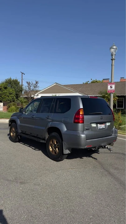 2005 Lexus GX 1st Gen - Image 2 of 10