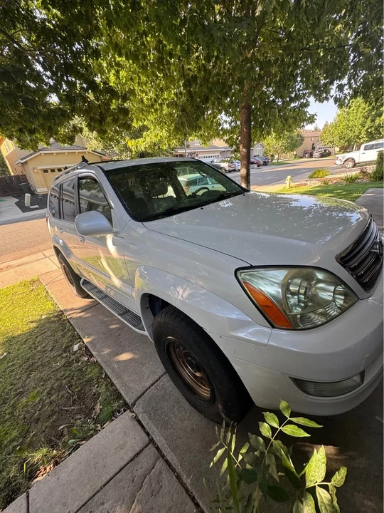 2005 Lexus GX 2nd Gen - Image 3 of 11