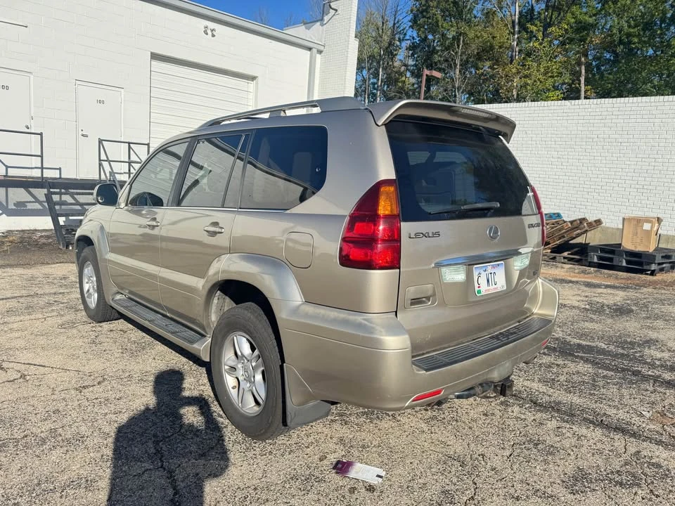 2005 Lexus GX 1st Gen - Image 2 of 7