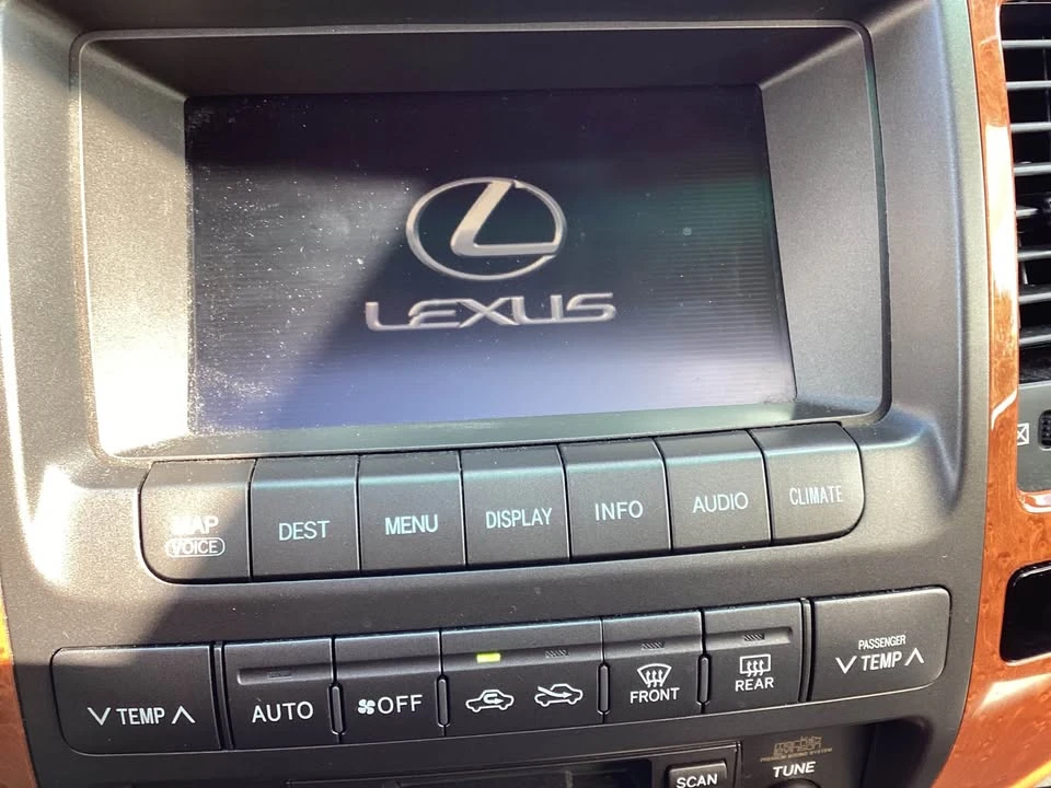 2005 Lexus GX 2nd Gen - Image 16 of 18