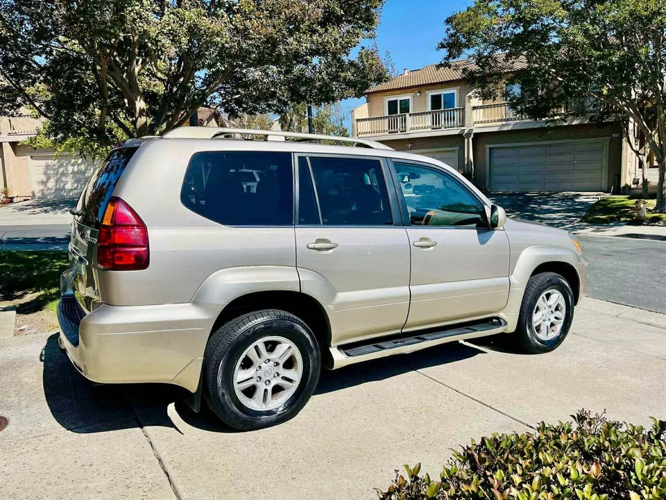 2005 Lexus GX 1st Gen - Image 3 of 11