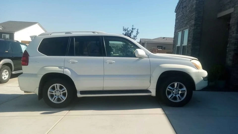2005 Lexus GX 1st Gen - Image 2 of 14