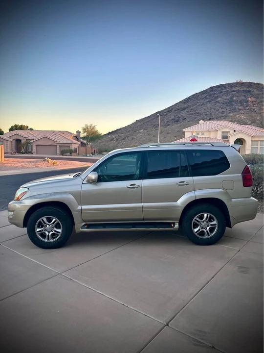 2005 Lexus GX 1st Gen - Image 2 of 15