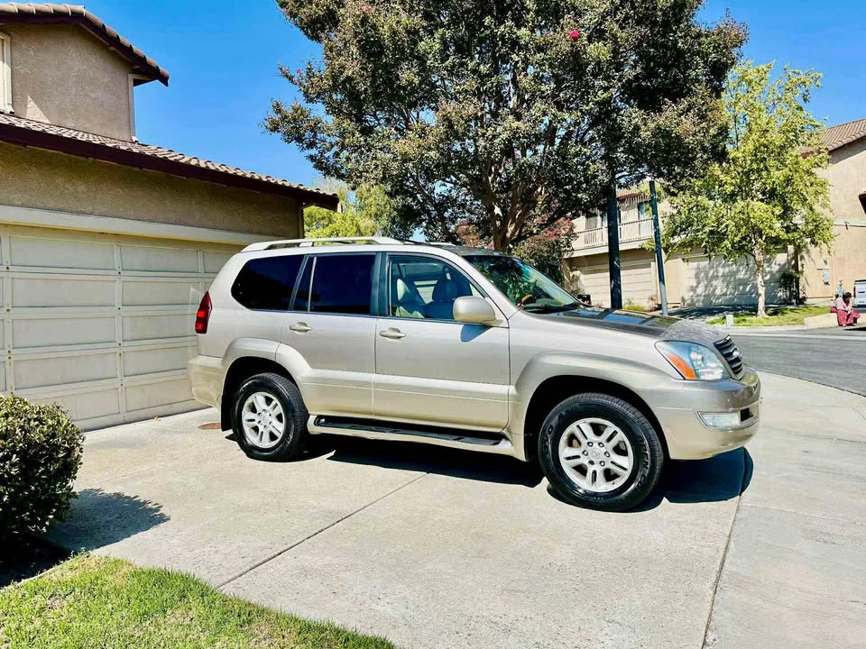 2005 Lexus GX 1st Gen - Image 2 of 11