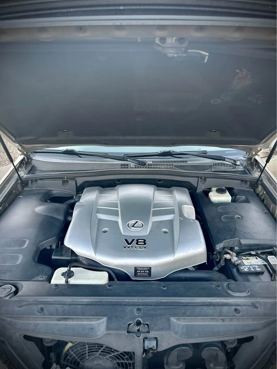 2005 Lexus GX 1st Gen - Image 11 of 15