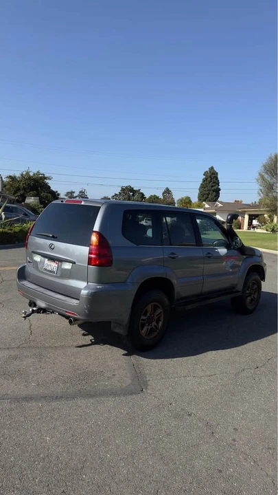 2005 Lexus GX 1st Gen - Image 3 of 10