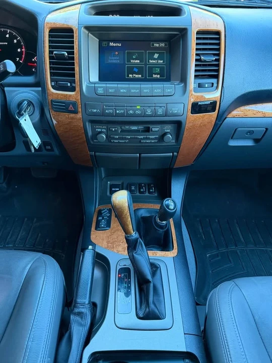 2005 Lexus GX 1st Gen - Image 14 of 16