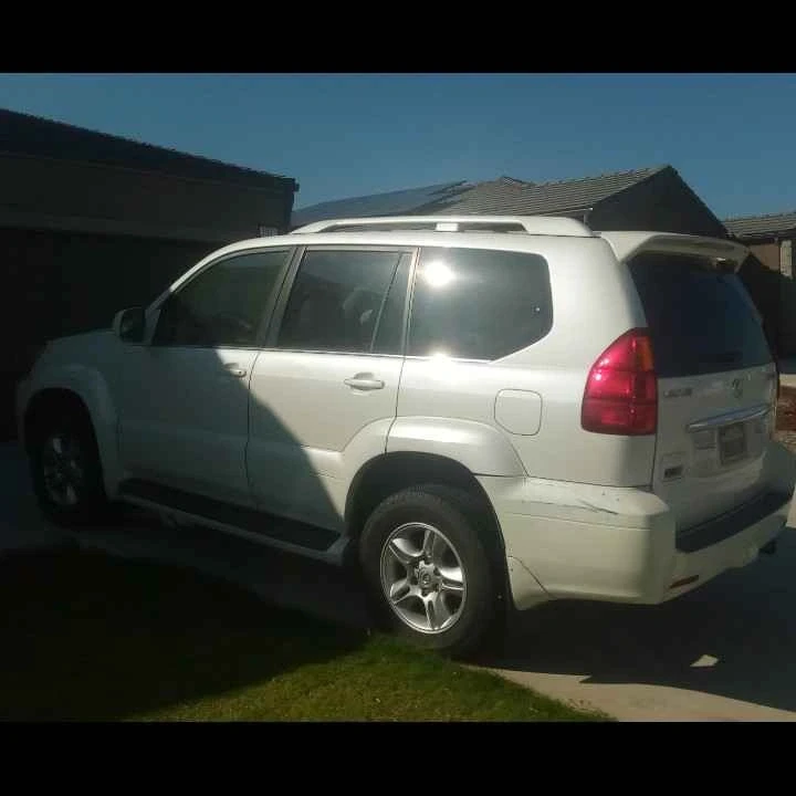 2005 Lexus GX 2nd Gen - Image 2 of 3