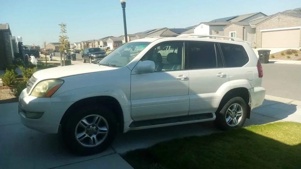 2005 Lexus GX 1st Gen - Image 4 of 14