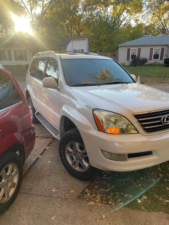 2005 Lexus GX 2nd Gen - Image 4 of 8