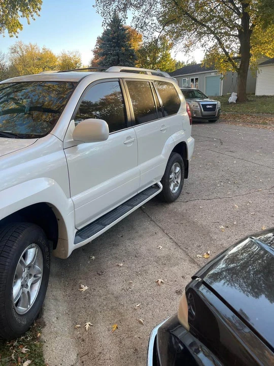 2005 Lexus GX 2nd Gen - Image 3 of 8